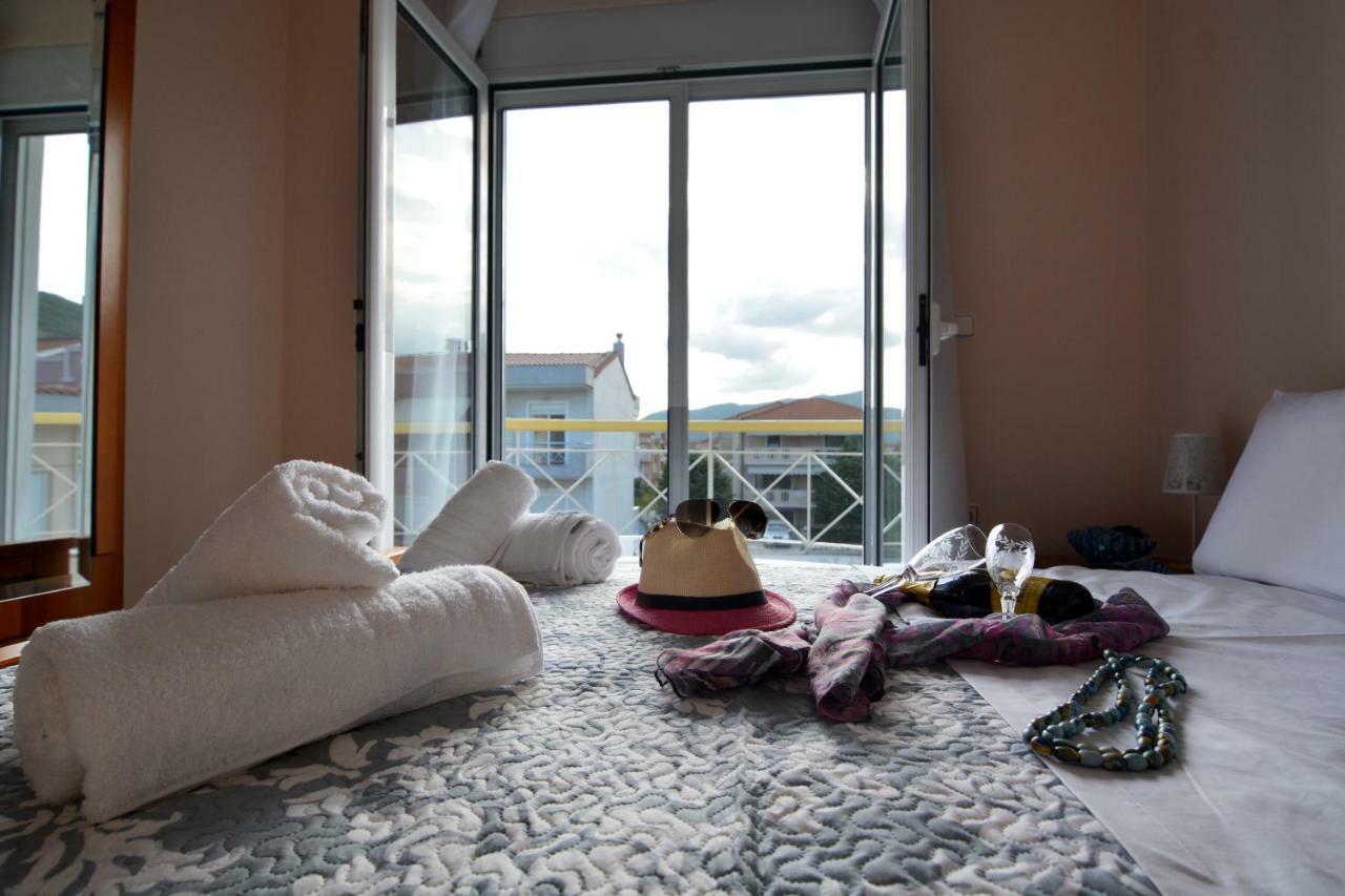 Elegant Apartment Near The Beach Néa Péramos Zewnętrze zdjęcie